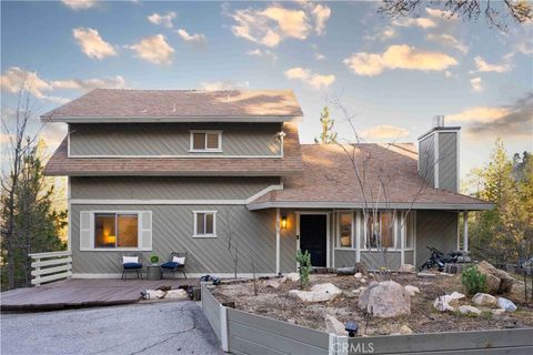 Photo of 695 Sutter Lane, Lake Arrowhead, CA 92352 (MLS # GD25217473)
