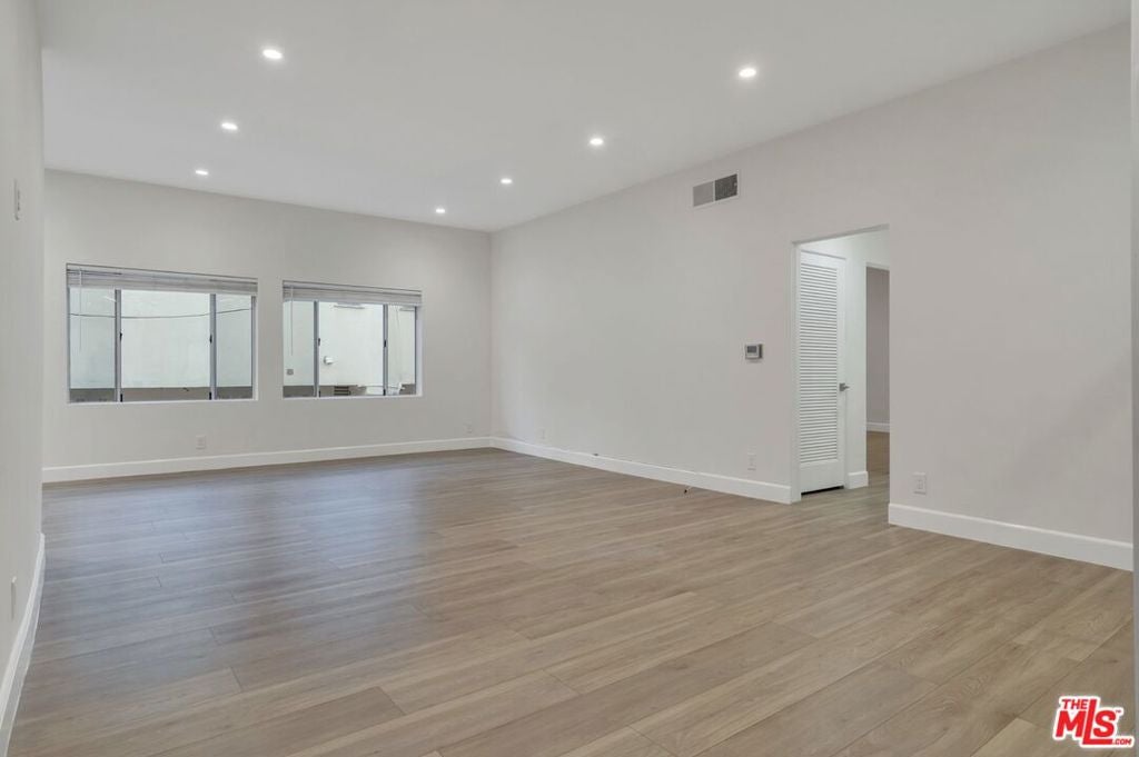 Photo of 134 S Elm Drive #106, Beverly Hills, CA 90212 (MLS # 26998479)