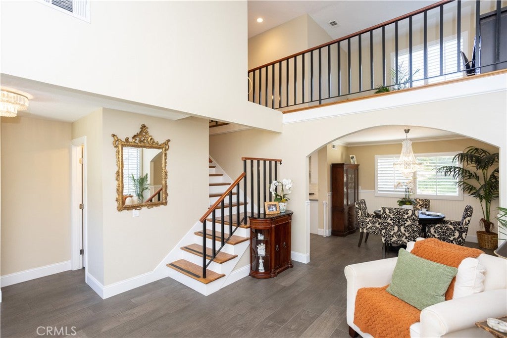 8505 E Meadowridge