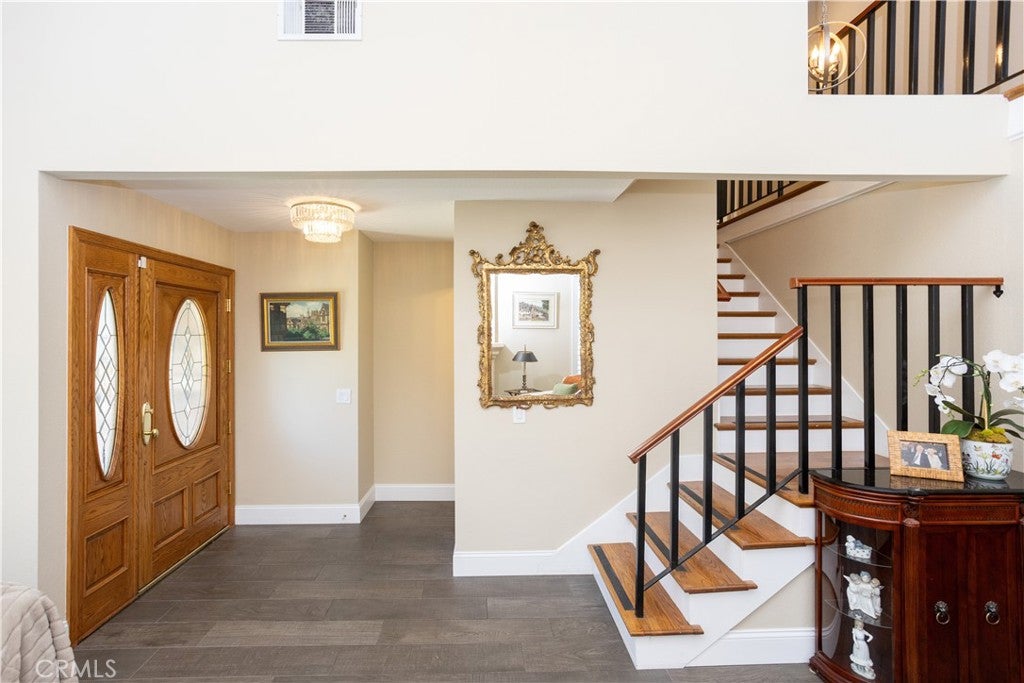 8505 E Meadowridge