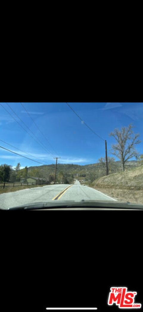 Photo of 30281 Starland Drive, Tehachapi, CA 93561 (MLS # 25568945) Photo of 30281 Starland Drive, Tehachapi, CA 93561 (MLS # 25568945)