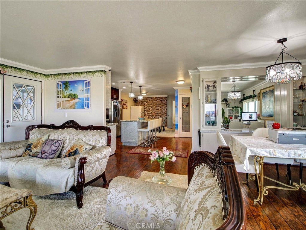 2550 Pacific Coast Highway 255