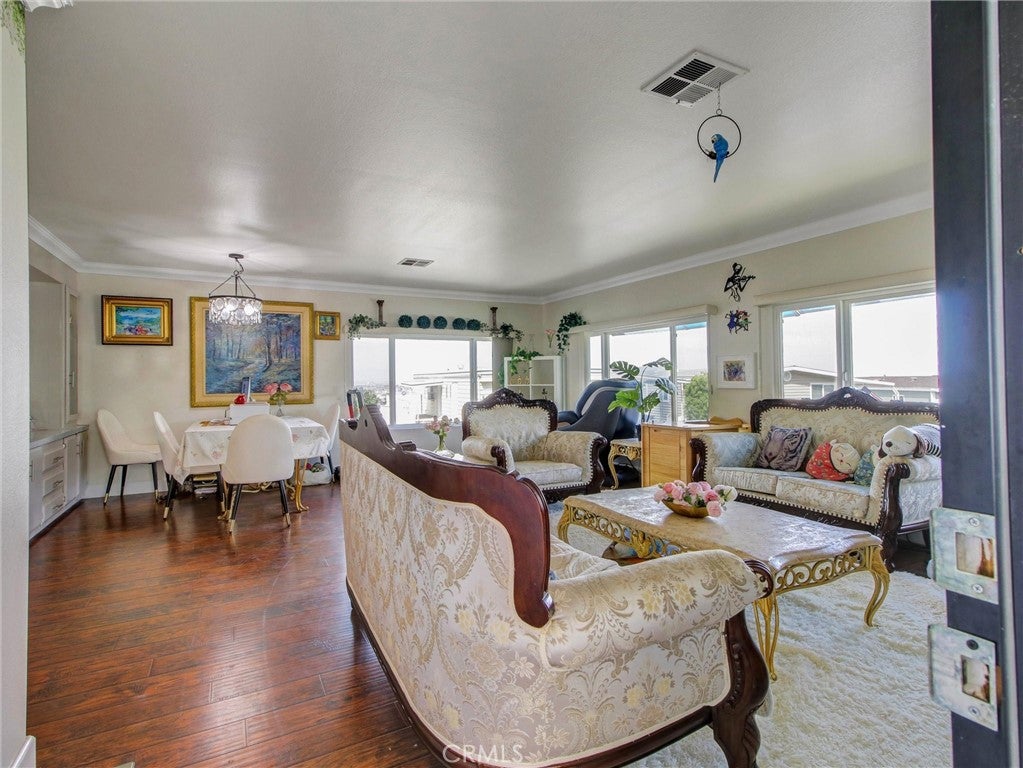 2550 Pacific Coast Highway 255