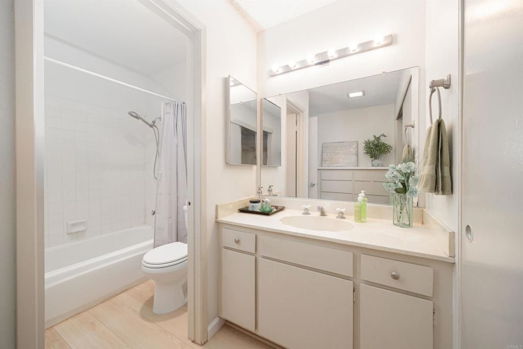 listing image 130729123925615723643