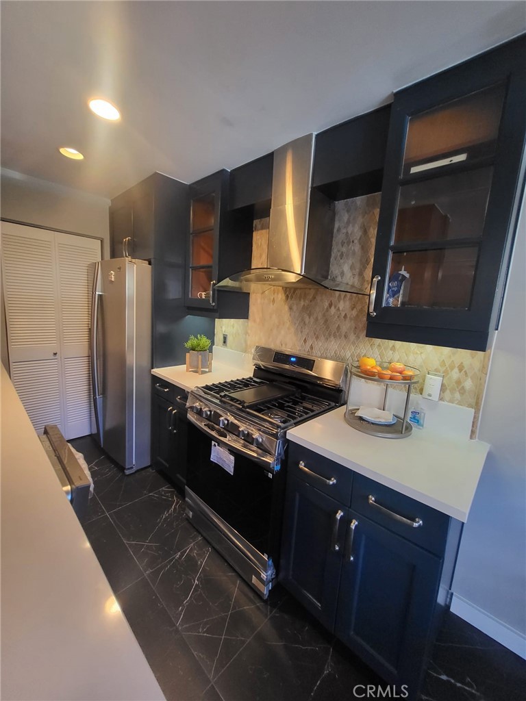 1154 S Barrington Avenue 103