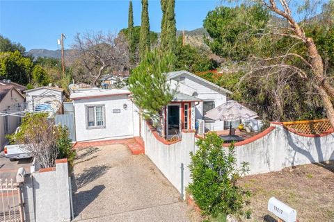 Photo of 13217 Raven, Sylmar, CA 91342 (MLS # DW26128220)