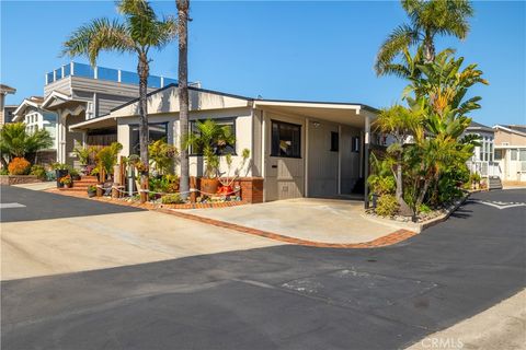 Photo of 204 Easy Pl, Carlsbad, CA 92011 (MLS # CV25267193)