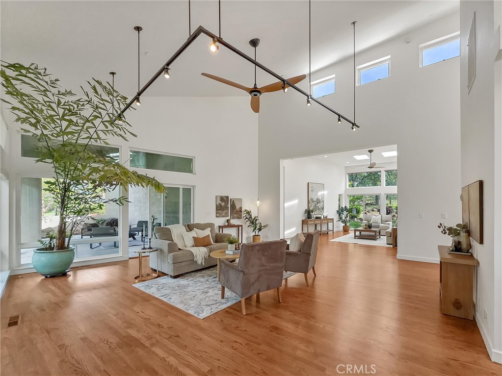 189 Indian Cliffs Drive