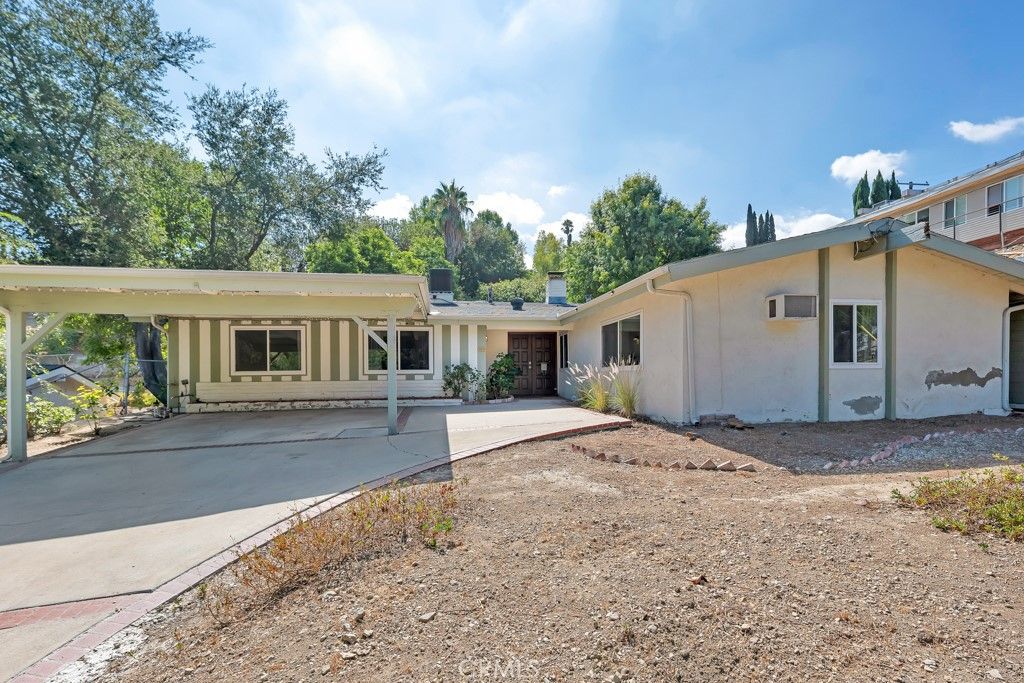 Photo of 20466 Miranda St, Woodland Hills, CA 91367 (MLS # SR25231643)