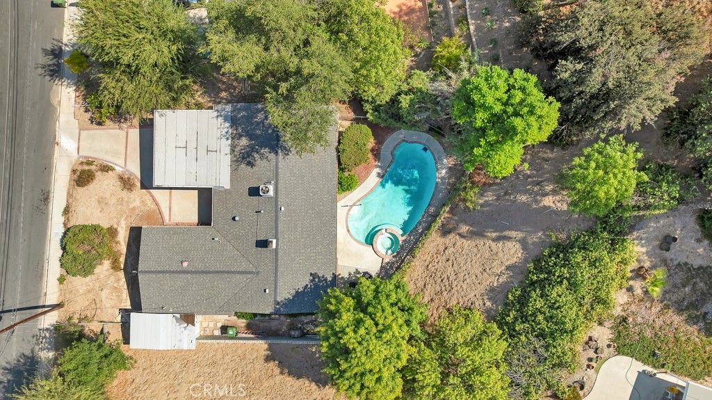 Photo of 20466 Miranda St, Woodland Hills, CA 91367 (MLS # SR25231643)