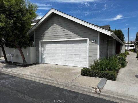 Photo of 7 Lakegrass, Irvine, CA 92604 (MLS # OC26205035)