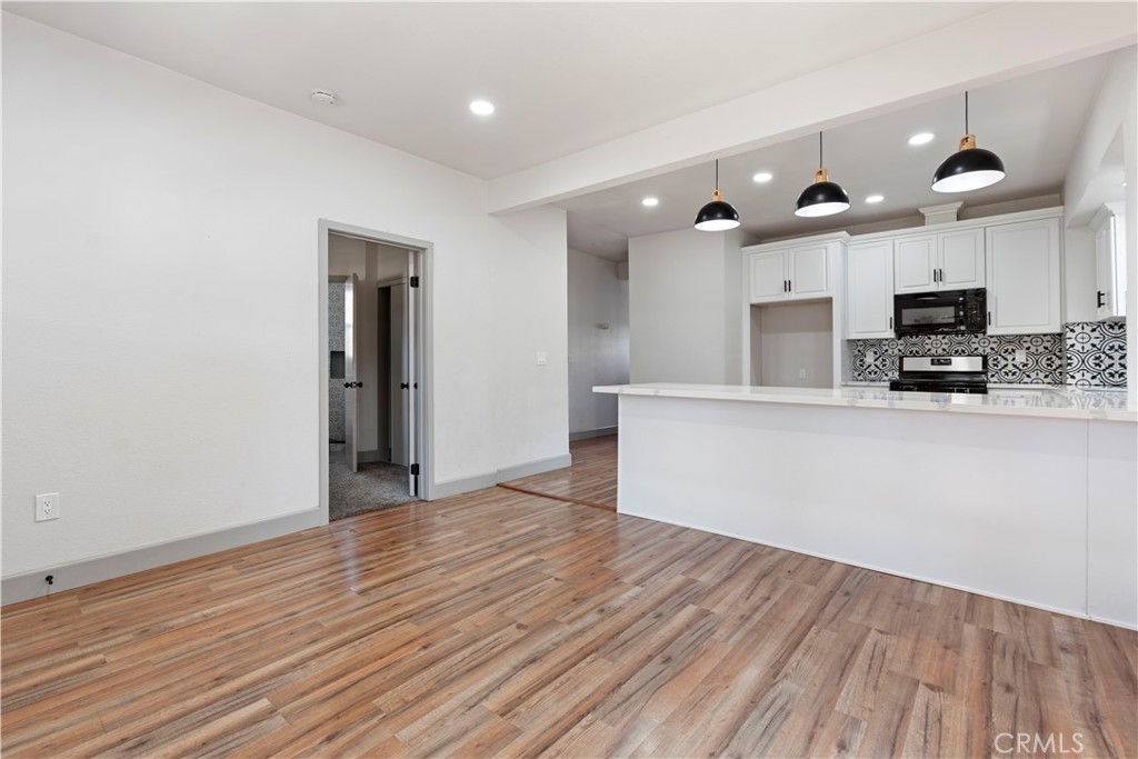 915 W 8th Street