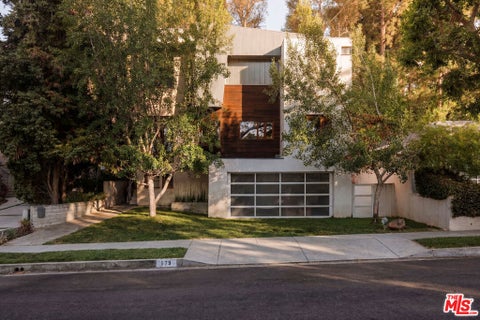 Photo of 179 Beloit Avenue, Los Angeles, CA 90049 (MLS # 26857279)