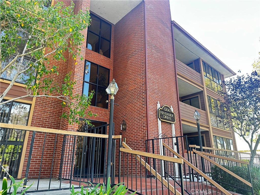 3200 W RIVERSIDE Drive