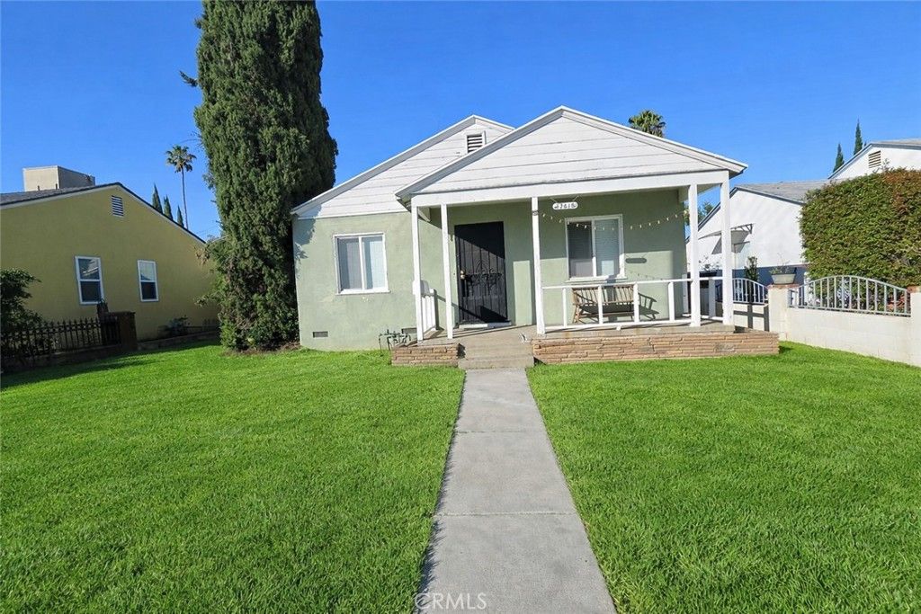 Photo of 17415 Burbank Drive, Encino, CA 91316 (MLS # SR26026167)