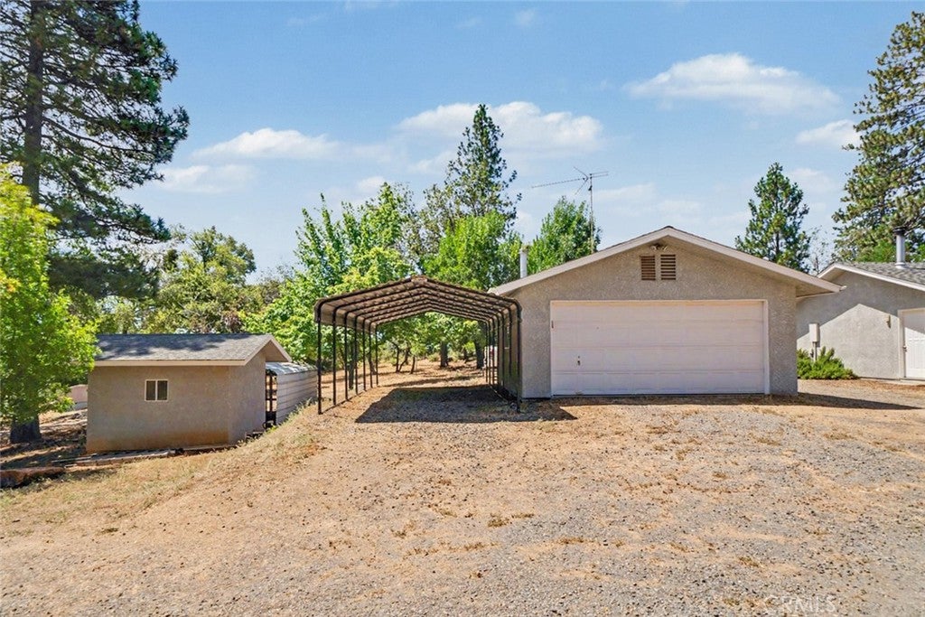 5627 Buckskin Road