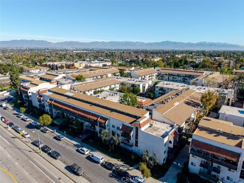 Photo of 5460 White Oak Avenue #C325, Encino, CA 91316 (MLS # SR26009289)