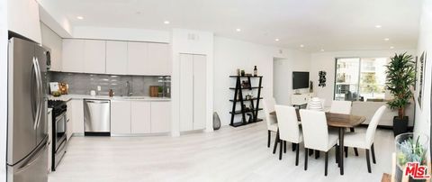 Photo of 625 S BARRINGTON Avenue #304, Los Angeles, CA 90049 (MLS # 26841265)