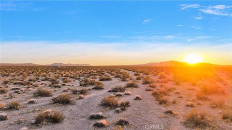 Photo of 4625511 60000 Drifting Sands Rd, Adelanto, CA 92301 (MLS # HD26153336)
