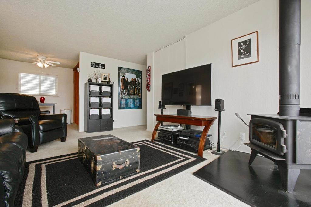 2200 Village Court