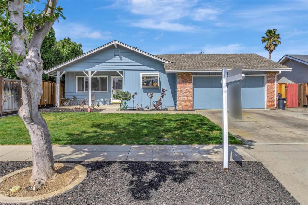 Fantastic Cambrian home located on a beautiful street with easy access to shopping and Hwy 85. Home features a large, spacious kitchen and Living room. Beautiful hardwood flooring and 1.5 bathrooms. Large backyard. Freshly painted inside and out. Central A/C. 2 car attached garage with laundry hookups. Open house Sat & Sun 3/16 & 3/17 2-4pm. Do not miss this one!