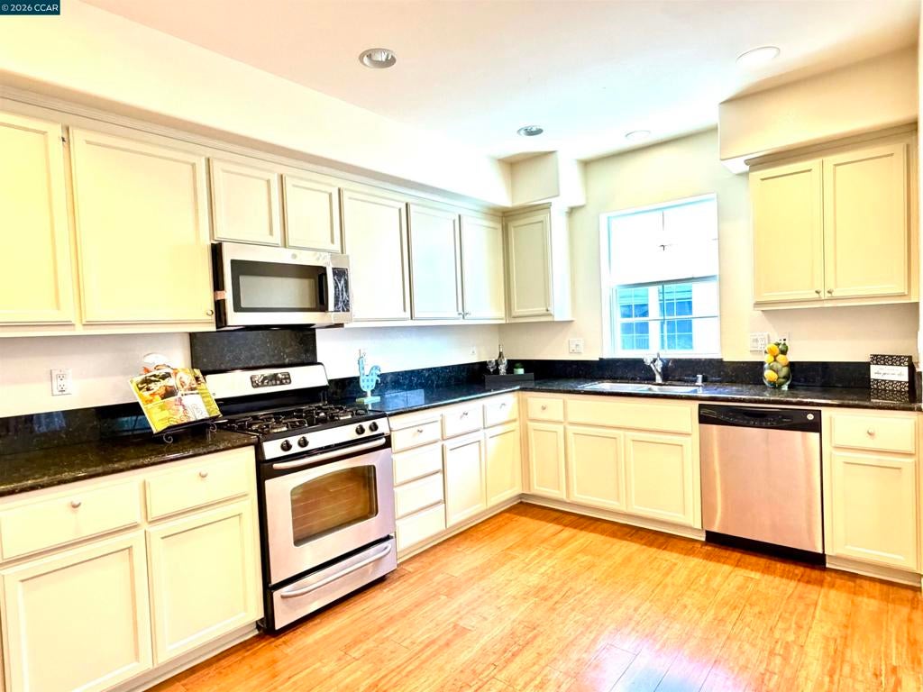 1810 Northshore Dr DR