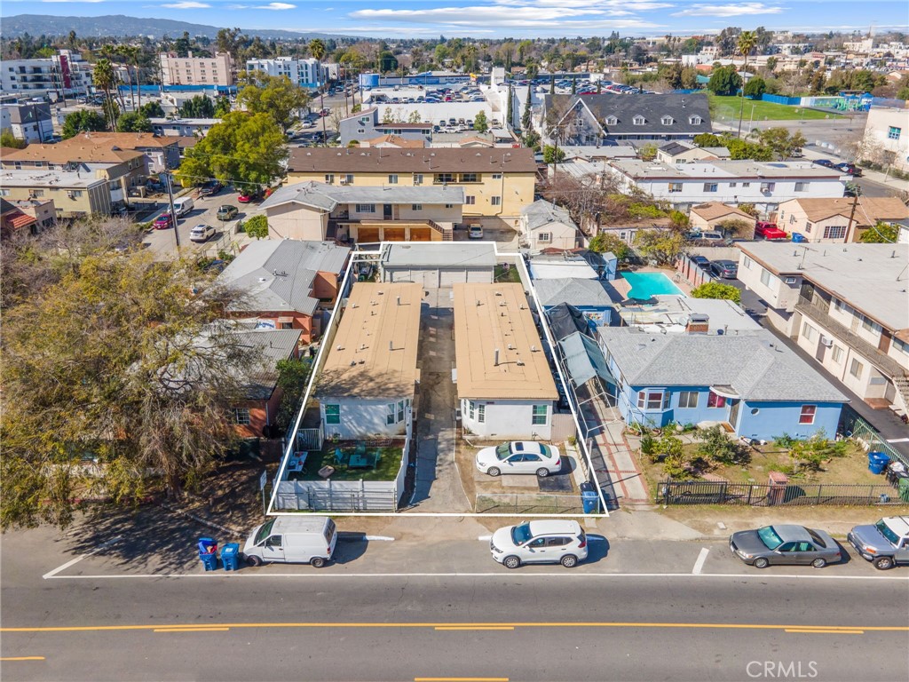 Welcome to this incredible investment opportunity in North Hollywood, CA! This charming property boasts 4 units, making it an ideal income-producing asset. Situated in a prime location, this property is near all amenities including shopping, dining, entertainment, and transportation options. Whether you're looking to expand your real estate portfolio or simply looking for a great investment property, this is the perfect opportunity for you. Don't miss out on this chance to own a piece of North Hollywood real estate!