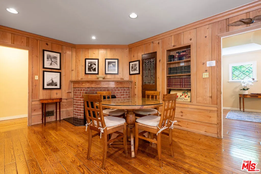 Encino, California 91436, United States, 4 Bedrooms Bedrooms, ,4 BathroomsBathrooms,Residential,Active,137614