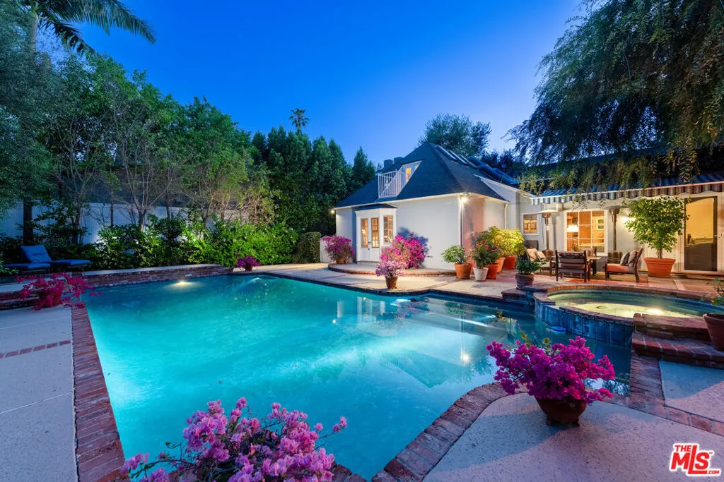 Encino, California 91436, United States, 4 Bedrooms Bedrooms, ,4 BathroomsBathrooms,Residential,Active,137614