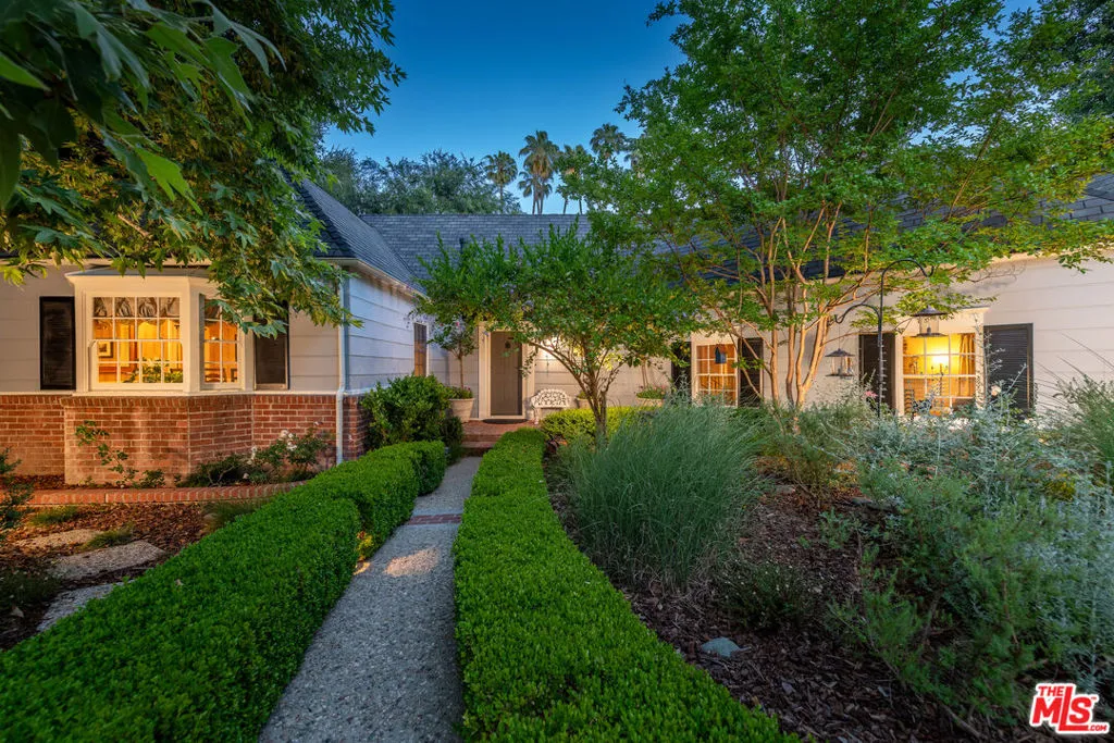 Encino, California 91436, United States, 4 Bedrooms Bedrooms, ,4 BathroomsBathrooms,Residential,Active,137614