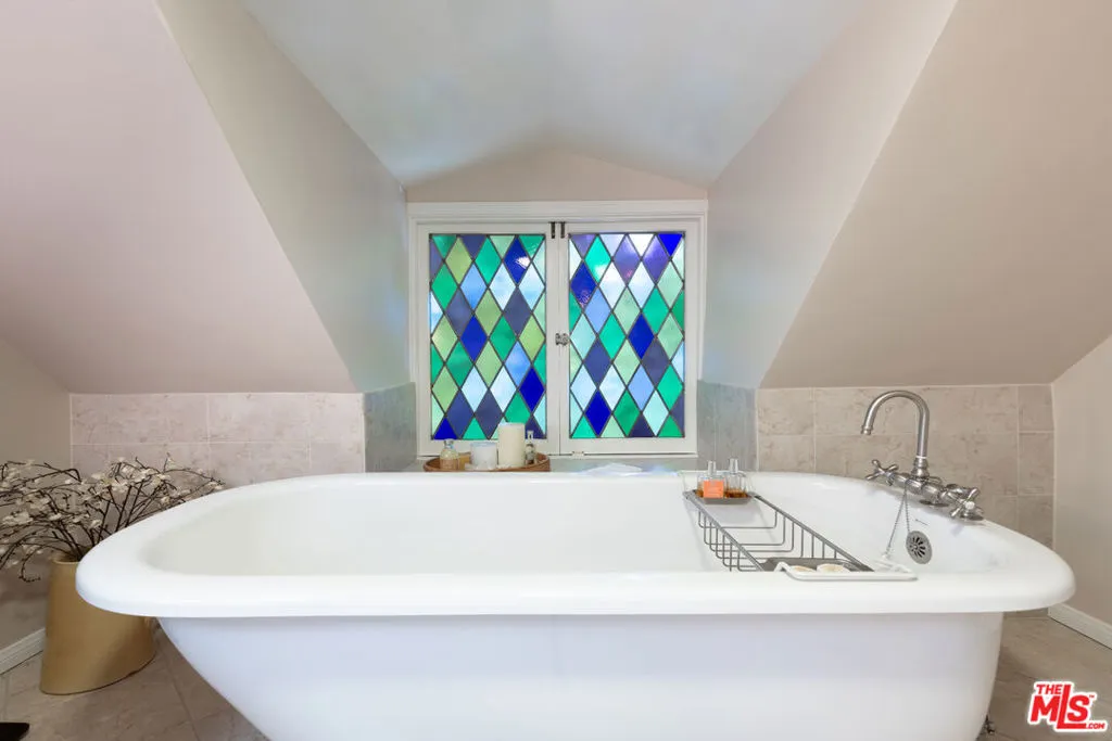 Encino, California 91436, United States, 4 Bedrooms Bedrooms, ,4 BathroomsBathrooms,Residential,Active,137614