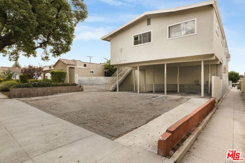 Photo of 1316 Barrington Way, Glendale, CA 91206 (MLS # 26977063)