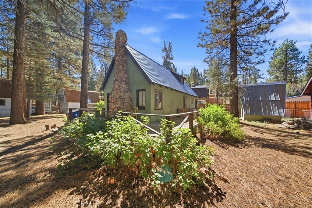 830 E Mountain View