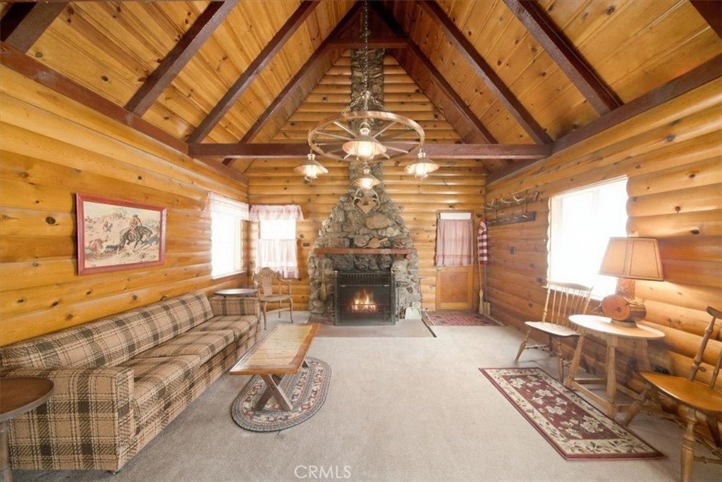 830 E Mountain View