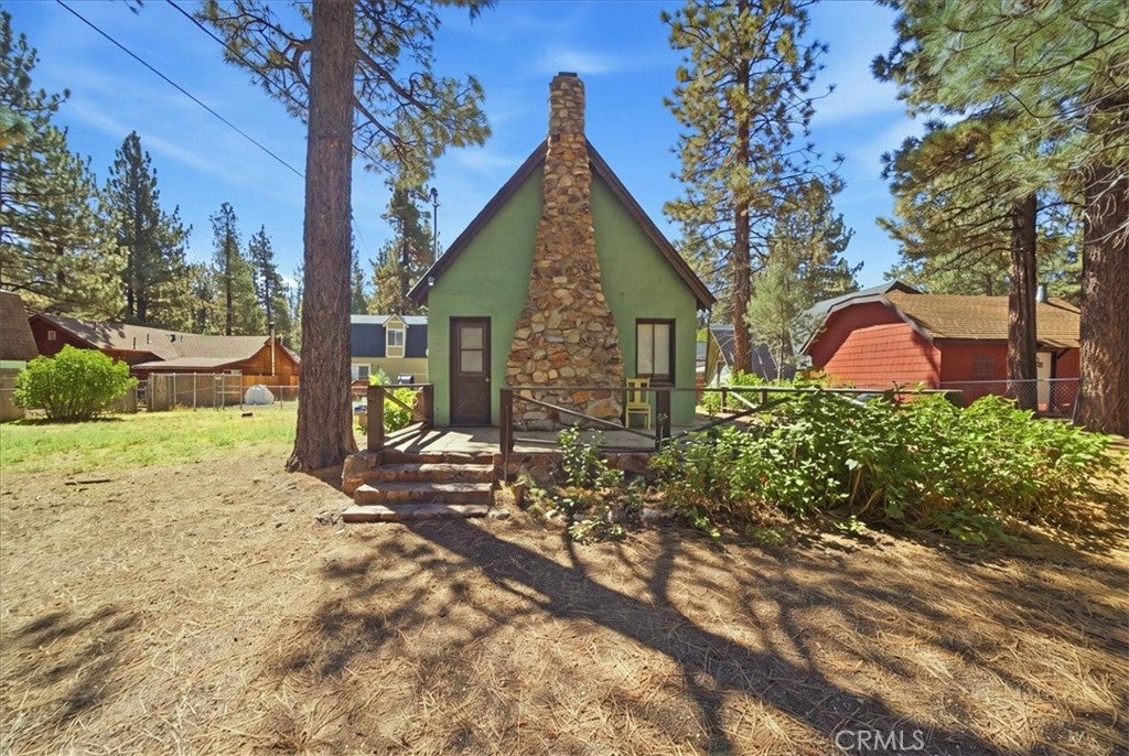 830 E Mountain View