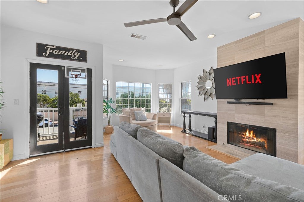 2911 S Pacific
