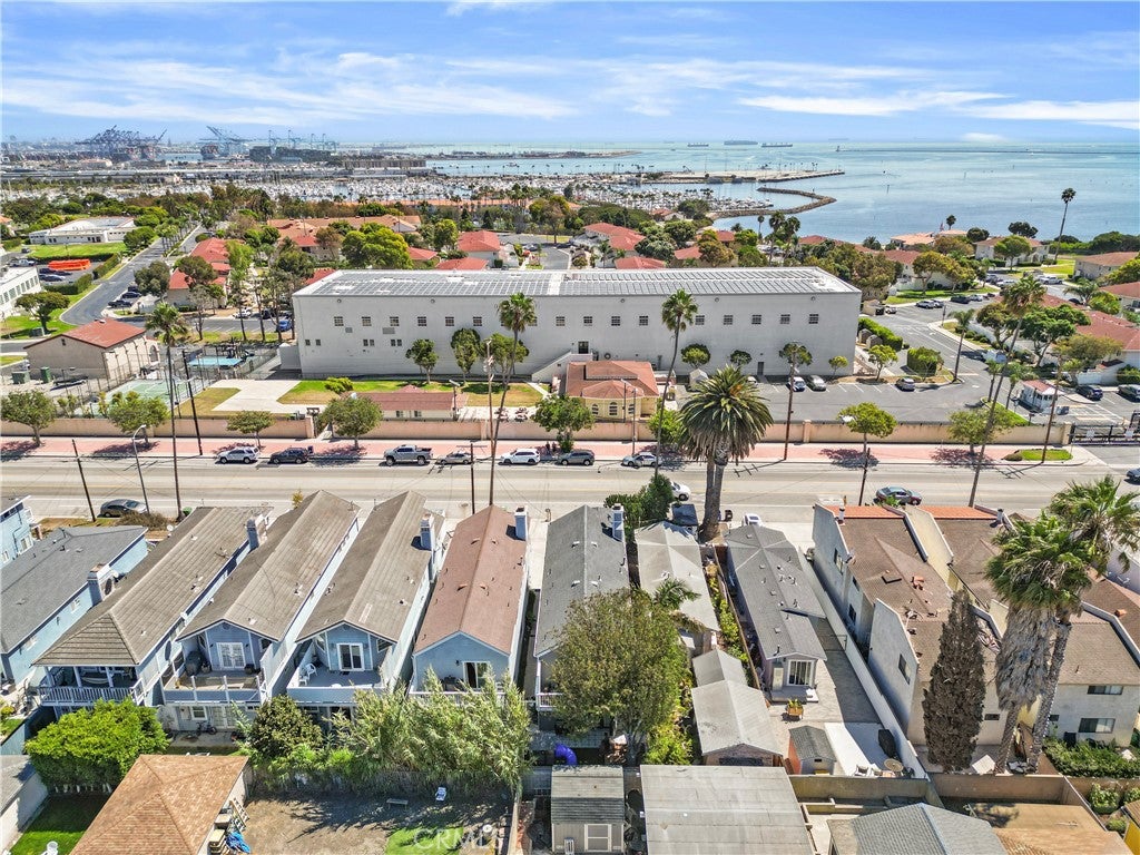 2911 S Pacific