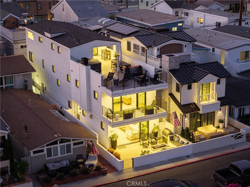 Photo of 211 35th ST, Newport Beach, CA 92663 (MLS # OC26142332)