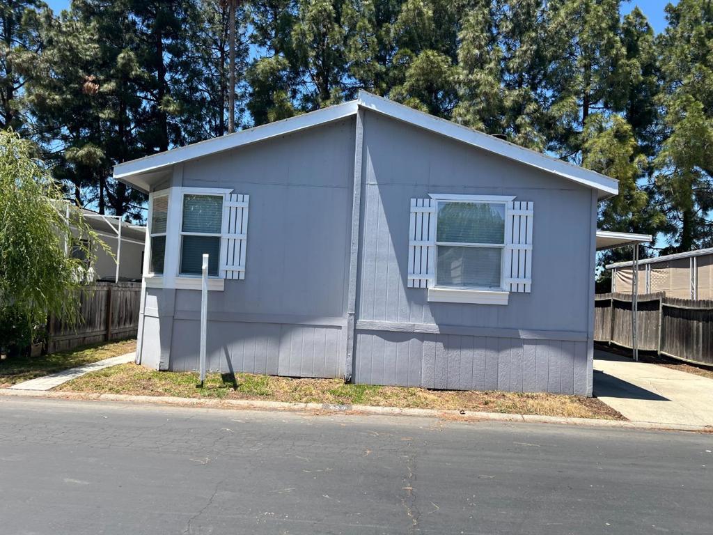 426 Shorewood Lane