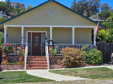 Photo of 18275 Carlton Ave AVE, Castro Valley, CA 94546 (MLS # 41143375)