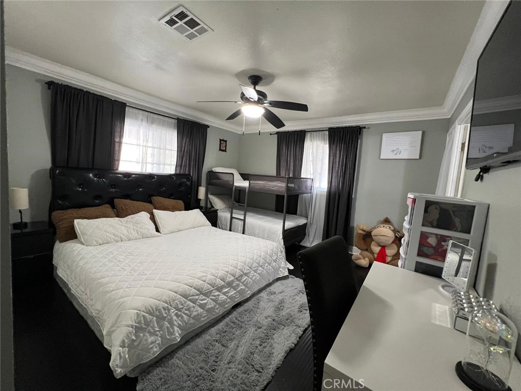 201 W Collins Avenue 40