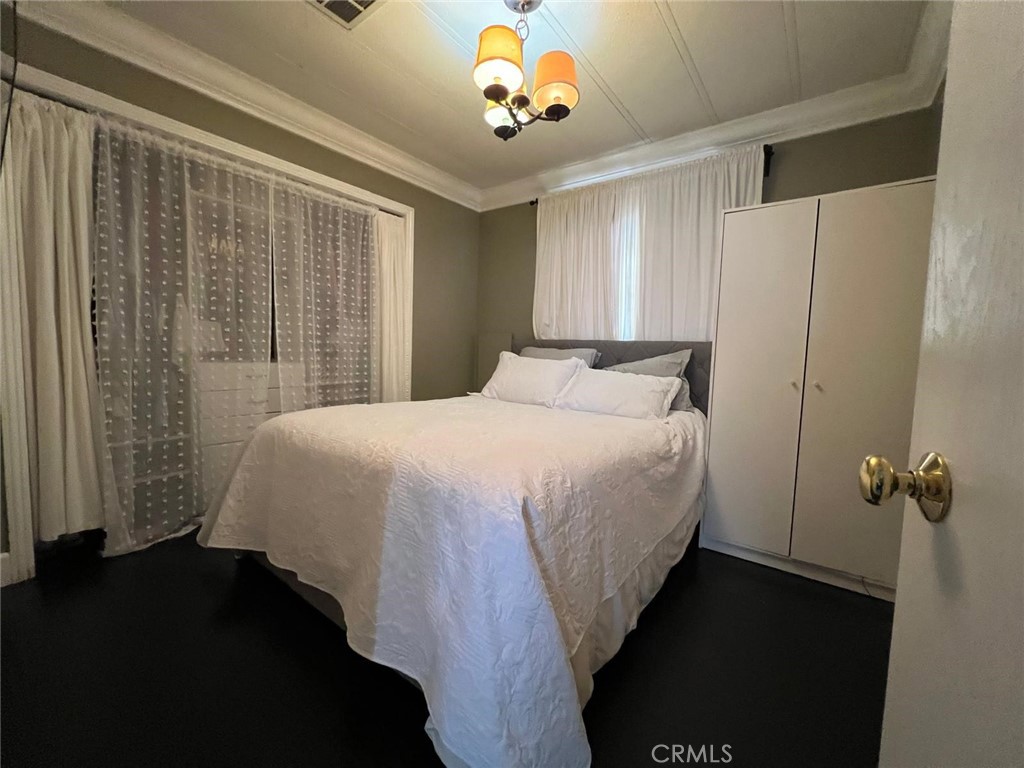 201 W Collins Avenue 40