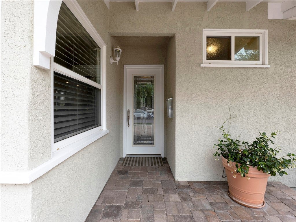 4404 Canoga Drive