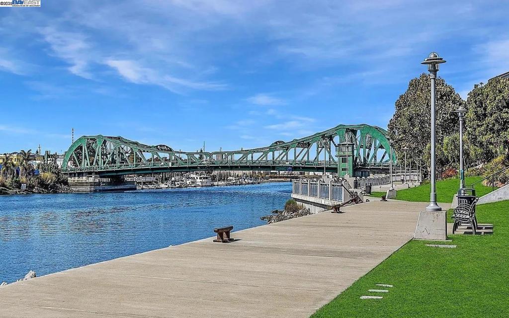 FRUITVALE AREA - Residential