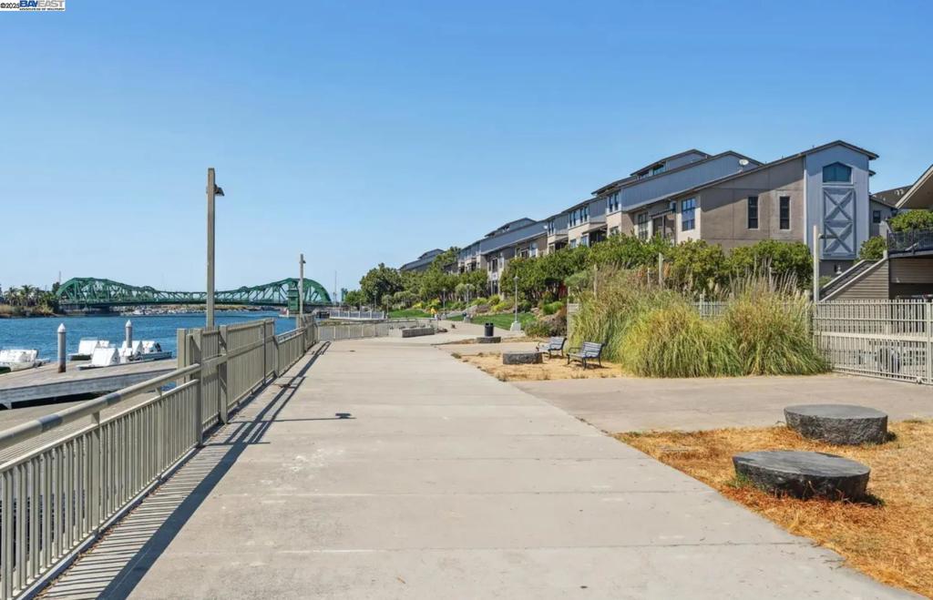 FRUITVALE AREA - Residential