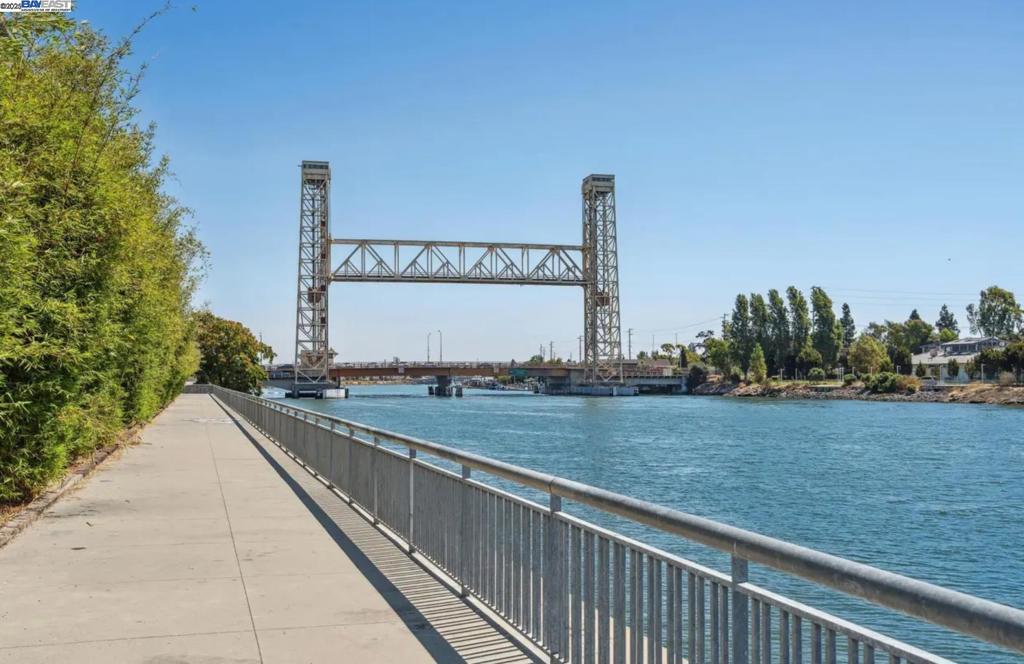 FRUITVALE AREA - Residential