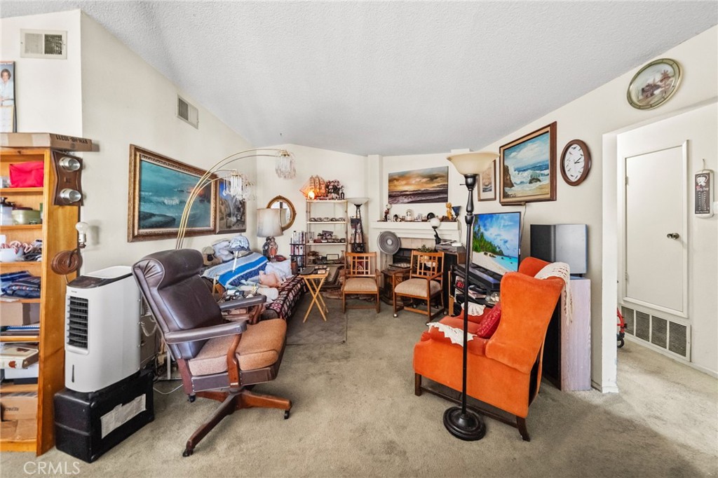 3021 La Paz Avenue