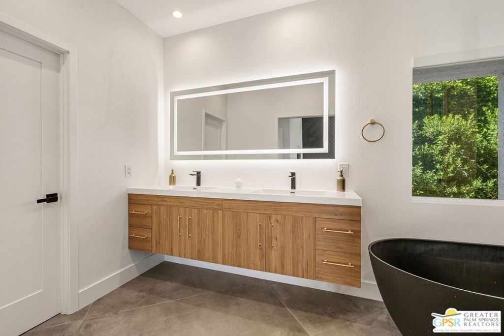 Movie Colony East - Residential