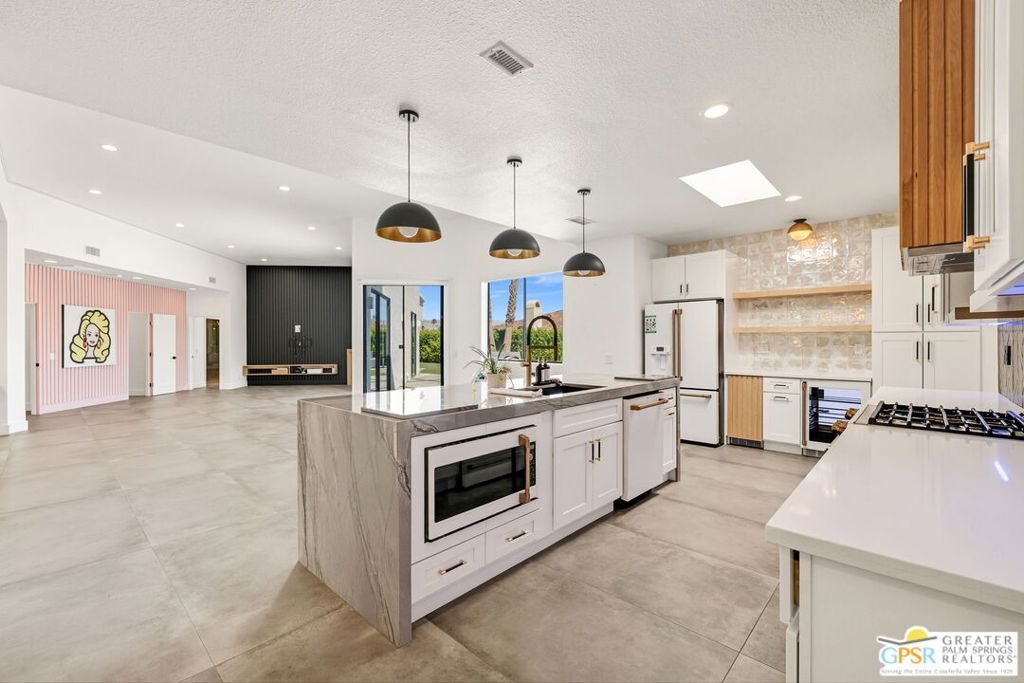 Movie Colony East - Residential