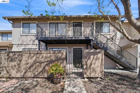 Photo of 267 Famoso Plz Plz, Union City, CA 94587 (MLS # 41134852)